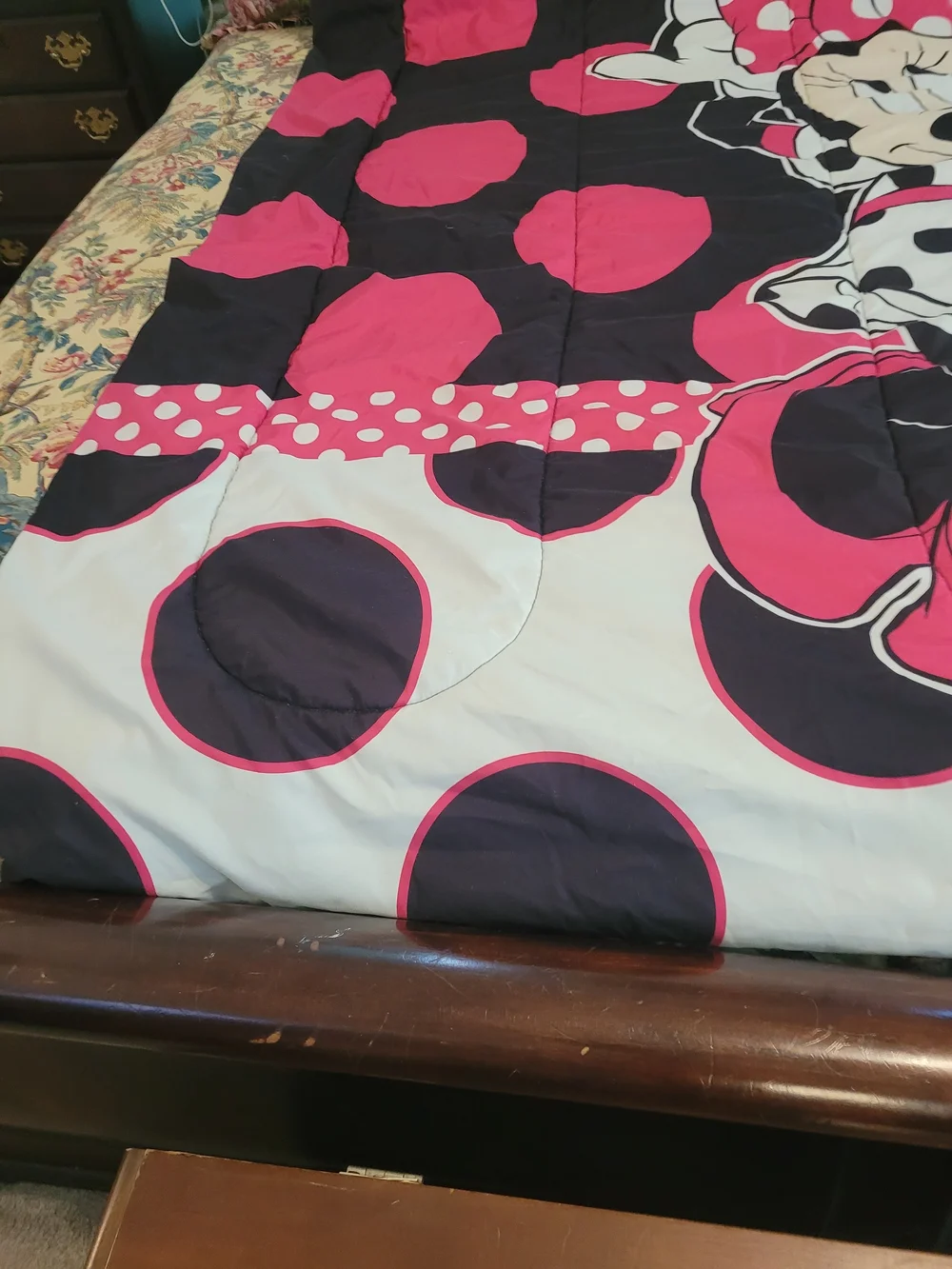 Disney Minnie Mouse Pink & Black Polka Dot Comforter